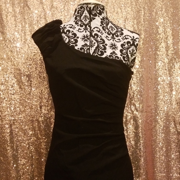 Black mini dress - Picture 2 of 3